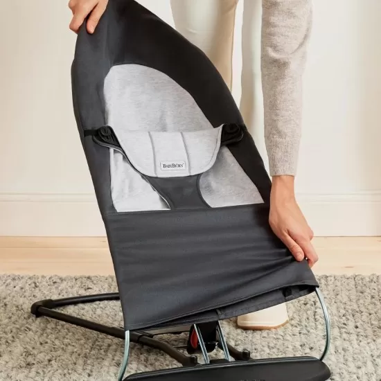 Balansoar Balance Dark Gray cu detalii Gray BabyBjorn Balansoar Balance Dark Gray cu detalii Gray BabyBjorn