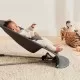 Balansoar Bliss Anthracite cu aspect delicat de petala BabyBjorn Balansoar Bliss Anthracite cu aspect delicat de petala BabyBjorn