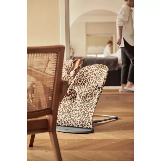 Balansoar BabyBjorn Bliss Beige/Leopard Bumbac Editie Limitata Balansoar BabyBjorn Bliss Beige/Leopard Bumbac Editie Limitata