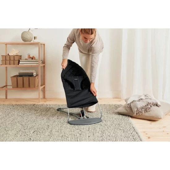 Balansoar bebelusi Bliss BabyBjorn Black din tesatura matlasata cu aspect clasic Balansoar bebelusi Bliss BabyBjorn Black din tesatura matlasata cu aspect clasic