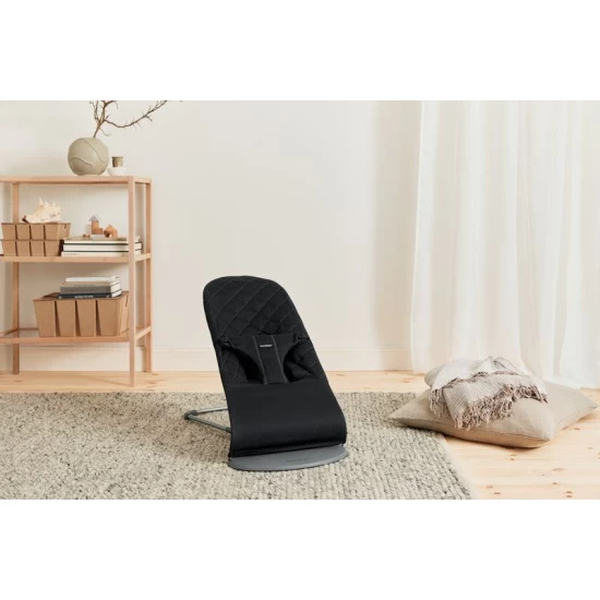 Balansoar bebelusi Bliss BabyBjorn Black din tesatura matlasata cu aspect clasic Balansoar bebelusi Bliss BabyBjorn Black din tesatura matlasata cu aspect clasic