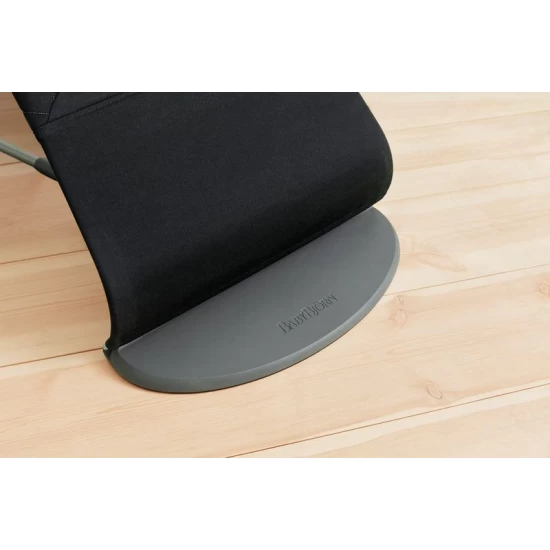 Balansoar bebelusi Bliss BabyBjorn Black din tesatura matlasata cu aspect clasic Balansoar bebelusi Bliss BabyBjorn Black din tesatura matlasata cu aspect clasic