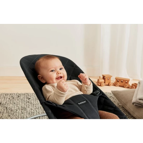 Balansoar bebelusi Bliss BabyBjorn Black din tesatura matlasata cu aspect clasic Balansoar bebelusi Bliss BabyBjorn Black din tesatura matlasata cu aspect clasic