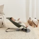 Balansoar bebelusi Bliss BabyBjorn Dark Green cu aspect delicat de petala, tesatura matlasata Balansoar bebelusi Bliss BabyBjorn Dark Green cu aspect delicat de petala, tesatura matlasata