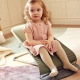 Balansoar bebelusi Bliss BabyBjorn Dark Green din tesatura matlasata cu aspect clasic Balansoar bebelusi Bliss BabyBjorn Dark Green din tesatura matlasata cu aspect clasic
