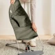 Balansoar bebelusi Bliss BabyBjorn Dark Green din tesatura matlasata cu aspect clasic Balansoar bebelusi Bliss BabyBjorn Dark Green din tesatura matlasata cu aspect clasic