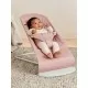 Balansoar Bliss Dusty Pink BabyBjorn cu aspect delicat de petala si tesatura matlasata Balansoar Bliss Dusty Pink BabyBjorn cu aspect delicat de petala si tesatura matlasata