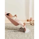 Balansoar bebelusi Bliss BabyBjorn Dusty Pink cu aspect delicat de petala, tesatura matlasata si bara de jucarii inclusa Balansoar bebelusi Bliss BabyBjorn Dusty Pink cu aspect delicat de petala, tesatura matlasata si bara de jucarii inclusa