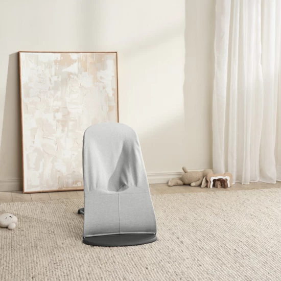 Balansoar bebelusi BabyBjorn Bliss Light Gray din tesatura melange cu aspect clasic