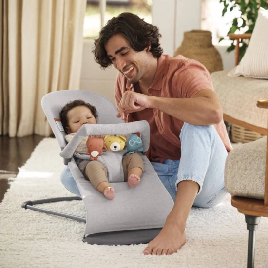 Balansoar bebelusi BabyBjorn Bliss Light Gray din tesatura melange cu aspect clasic