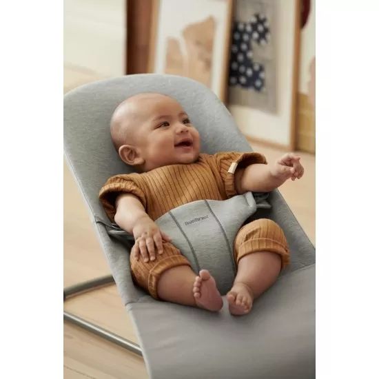 Balansoar Bliss Light Grey 3D Jersey BabyBjorn cu bara de jucarii Balansoar Bliss Light Grey 3D Jersey BabyBjorn cu bara de jucarii
