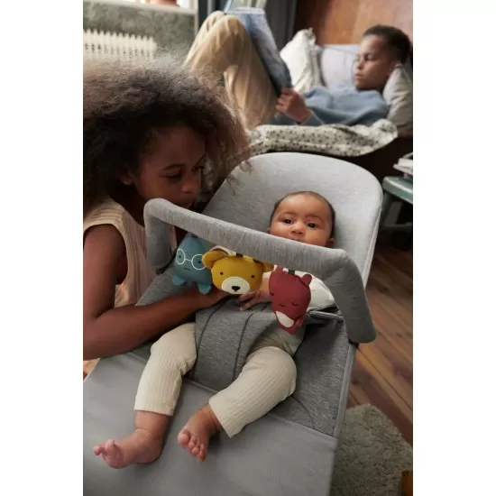 Balansoar Bliss Light Grey 3D Jersey BabyBjorn cu bara de jucarii Balansoar Bliss Light Grey 3D Jersey BabyBjorn cu bara de jucarii