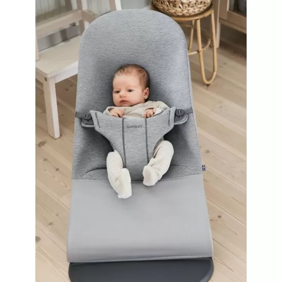 Balansoar Bliss Light Grey 3D Jersey BabyBjorn cu bara de jucarii Balansoar Bliss Light Grey 3D Jersey BabyBjorn cu bara de jucarii
