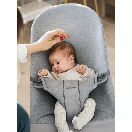 Balansoar Bliss Light Grey 3D Jersey BabyBjorn cu bara de jucarii Balansoar Bliss Light Grey 3D Jersey BabyBjorn cu bara de jucarii