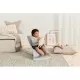 Balansoar copii BabyBjorn Bliss Light Grey din tesatura matlasata cu aspect delicat de petala Balansoar copii BabyBjorn Bliss Light Grey din tesatura matlasata cu aspect delicat de petala