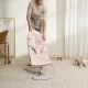 Balansoar bebelusi BabyBjorn Bliss Light Pink din tesatura melange cu aspect clasic