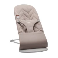 Balansoar bebelusi BabyBjorn Bliss Sand Gray cu aspect delicat de petal si  tesatura matlasata