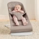 Balansoar bebelusi BabyBjorn Bliss Sand Gray cu aspect delicat de petal si  tesatura matlasata