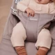 Balansoar bebelusi BabyBjorn Bliss Sand Gray cu aspect delicat de petal si  tesatura matlasata