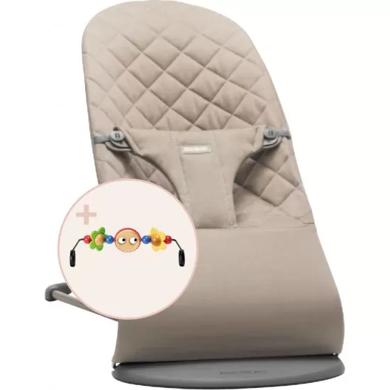 Balansoar Bliss Sand Grey BabyBjorn din tesatura matlasata cu aspect Clasic si bara de jucarii inclusa Balansoar Bliss Sand Grey BabyBjorn din tesatura matlasata cu aspect Clasic si bara de jucarii inclusa