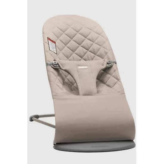 Balansoar Bliss Sand Grey BabyBjorn din tesatura matlasata cu aspect Clasic si bara de jucarii inclusa Balansoar Bliss Sand Grey BabyBjorn din tesatura matlasata cu aspect Clasic si bara de jucarii inclusa