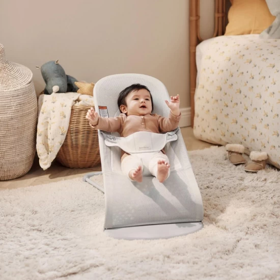 Balansoar bebelusi Balance BabyBjorn Soft Silver/White Mesh Balansoar bebelusi Balance BabyBjorn Soft Silver/White Mesh