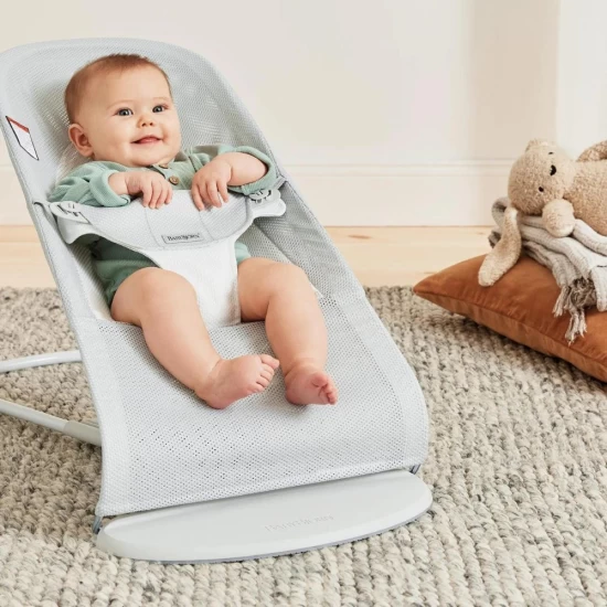 Balansoar bebelusi Balance BabyBjorn Soft Silver/White Mesh Balansoar bebelusi Balance BabyBjorn Soft Silver/White Mesh