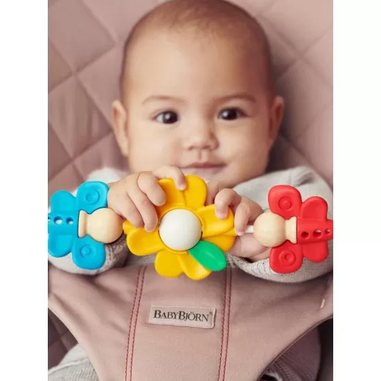 Bara de jucarii pentru balansoar Flying Friends BabyBjorn Bara de jucarii pentru balansoar Flying Friends BabyBjorn