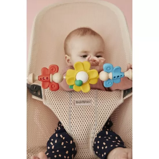 Bara de jucarii pentru balansoar Flying Friends BabyBjorn Bara de jucarii pentru balansoar Flying Friends BabyBjorn