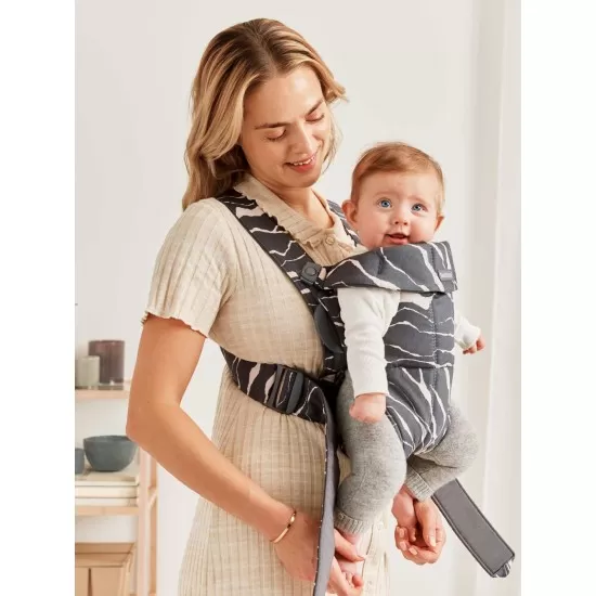 Marsupiu anatomic cu multiple pozitii de purtare Mini Anthracite/Landscape Bumbac Editie Limitata BabyBjorn
