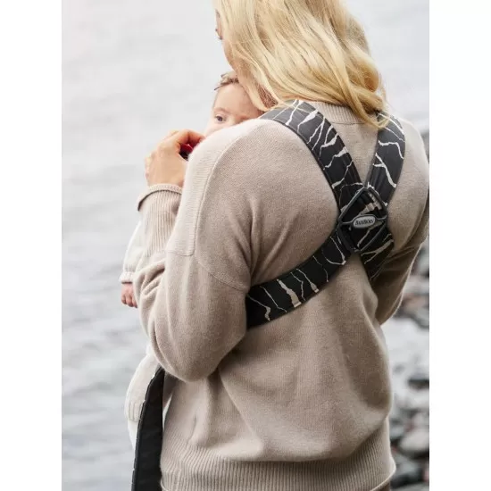 Marsupiu anatomic cu multiple pozitii de purtare Mini Anthracite/Landscape Bumbac Editie Limitata BabyBjorn