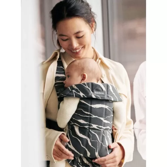 Marsupiu anatomic cu multiple pozitii de purtare Mini Anthracite/Landscape Bumbac Editie Limitata BabyBjorn