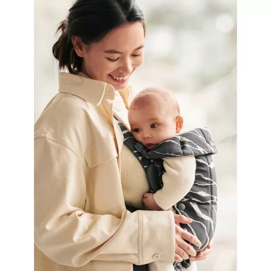 Marsupiu anatomic cu multiple pozitii de purtare Mini Anthracite/Landscape Bumbac Editie Limitata BabyBjorn