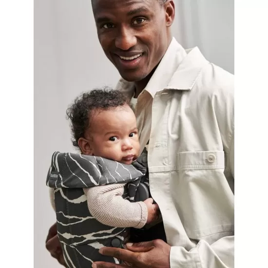 Marsupiu anatomic cu multiple pozitii de purtare Mini Anthracite/Landscape Bumbac Editie Limitata BabyBjorn