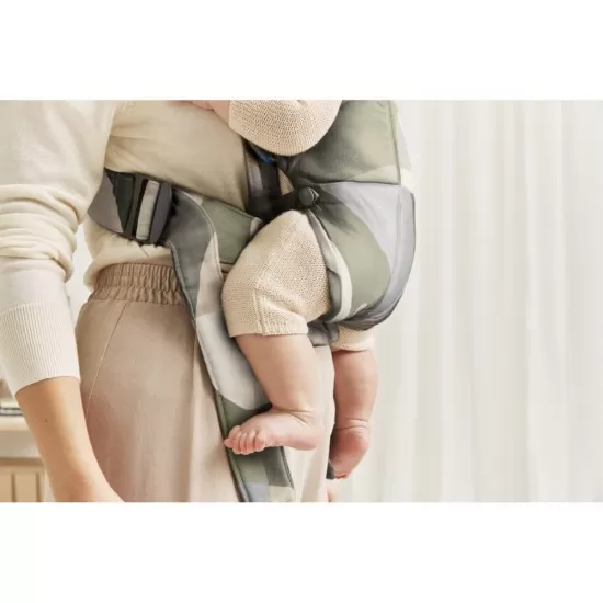 Marsupiu anatomic BabyBjorn cu multiple pozitii de purtare Mini Khaki/Green Bumbac Marsupiu anatomic BabyBjorn cu multiple pozitii de purtare Mini Khaki/Green Bumbac