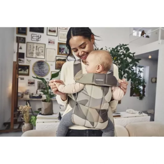 Marsupiu anatomic BabyBjorn cu multiple pozitii de purtare Mini Khaki/Green Bumbac Marsupiu anatomic BabyBjorn cu multiple pozitii de purtare Mini Khaki/Green Bumbac
