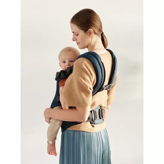 Marsupiu anatomic cu multiple pozitii de purtare BabyBjorn colectia Harmony 3D Mesh Navy Blue Editie Limitata Marsupiu anatomic cu multiple pozitii de purtare BabyBjorn colectia Harmony 3D Mesh Navy Blue Editie Limitata