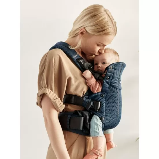 Marsupiu anatomic cu multiple pozitii de purtare BabyBjorn colectia Harmony 3D Mesh Navy Blue Editie Limitata Marsupiu anatomic cu multiple pozitii de purtare BabyBjorn colectia Harmony 3D Mesh Navy Blue Editie Limitata