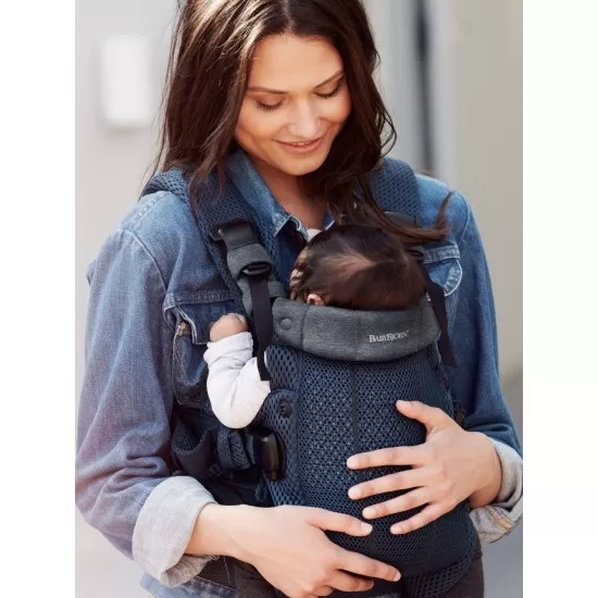 Marsupiu anatomic cu multiple pozitii de purtare BabyBjorn colectia Harmony 3D Mesh Navy Blue Editie Limitata Marsupiu anatomic cu multiple pozitii de purtare BabyBjorn colectia Harmony 3D Mesh Navy Blue Editie Limitata