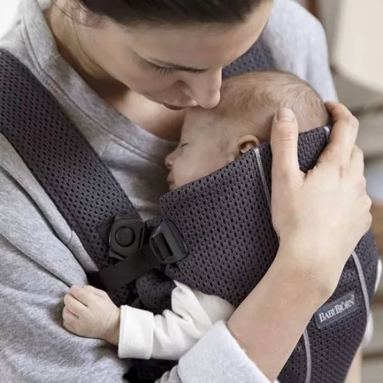Marsupiu anatomic BabyBjorn Mini cu pozitii multiple de purtare Anthracite 3D Mesh Marsupiu anatomic BabyBjorn Mini cu pozitii multiple de purtare Anthracite 3D Mesh