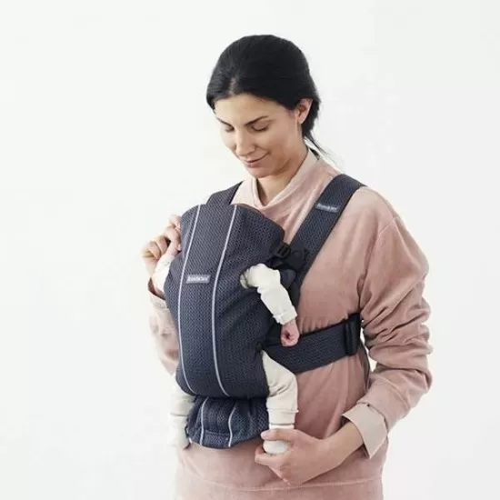 Marsupiu anatomic BabyBjorn Mini cu pozitii multiple de purtare Anthracite 3D Mesh Marsupiu anatomic BabyBjorn Mini cu pozitii multiple de purtare Anthracite 3D Mesh