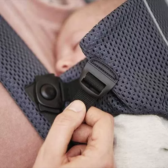 Marsupiu anatomic BabyBjorn Mini cu pozitii multiple de purtare Anthracite 3D Mesh Marsupiu anatomic BabyBjorn Mini cu pozitii multiple de purtare Anthracite 3D Mesh
