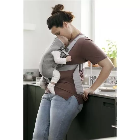 Marsupiu anatomic BabyBjorn Mini cu pozitii multiple de purtare Light Grey 3D Jersey Marsupiu anatomic BabyBjorn Mini cu pozitii multiple de purtare Light Grey 3D Jersey