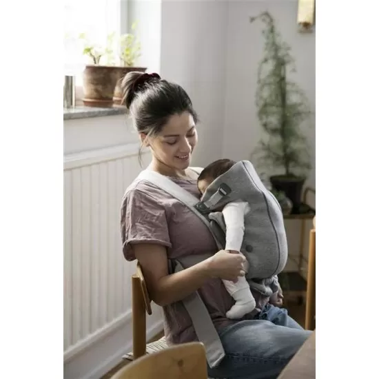 Marsupiu anatomic BabyBjorn Mini cu pozitii multiple de purtare Light Grey 3D Jersey Marsupiu anatomic BabyBjorn Mini cu pozitii multiple de purtare Light Grey 3D Jersey