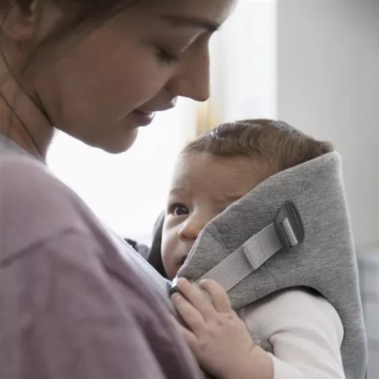 Marsupiu anatomic BabyBjorn Mini cu pozitii multiple de purtare Light Grey 3D Jersey Marsupiu anatomic BabyBjorn Mini cu pozitii multiple de purtare Light Grey 3D Jersey