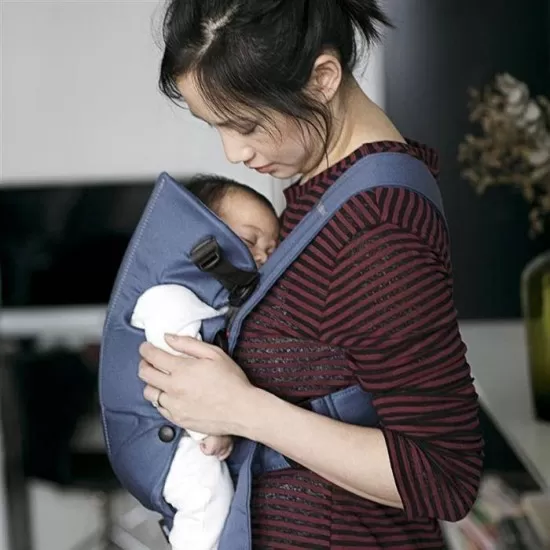 Marsupiu anatomic BabyBjorn Mini cu pozitii multiple de purtare Vintage Indigo Bumbac