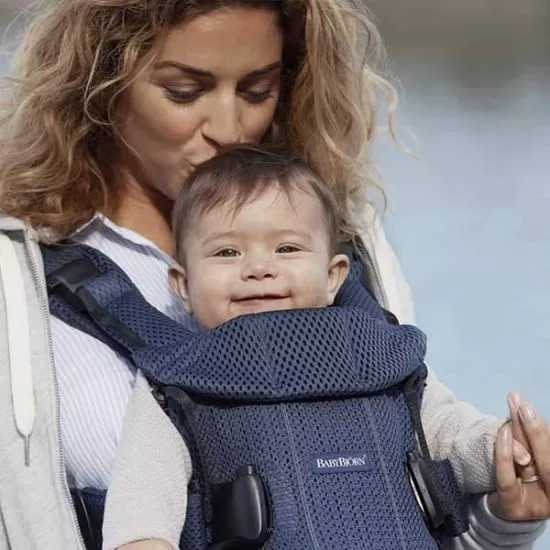 Marsupiu anatomic One Air BabyBjorn Navy Blue 3D Mesh Marsupiu anatomic One Air BabyBjorn Navy Blue 3D Mesh