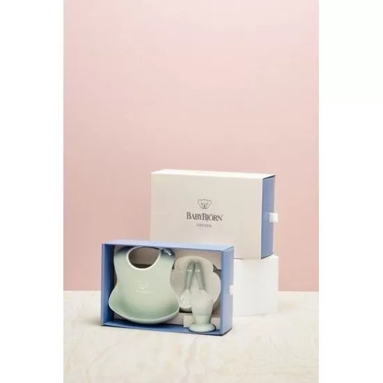 Set hranire pentru bebe BabyBjorn - Farfurie, lingurita, furculita, pahar si bavetica Powder Green Set hranire pentru bebe BabyBjorn - Farfurie, lingurita, furculita, pahar si bavetica Powder Green