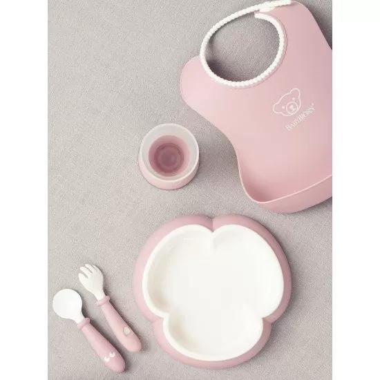 Set hranire pentru bebe BabyBjorn - Farfurie, lingurita, furculita, pahar si bavetica Powder Pink Set hranire pentru bebe BabyBjorn - Farfurie, lingurita, furculita, pahar si bavetica Powder Pink