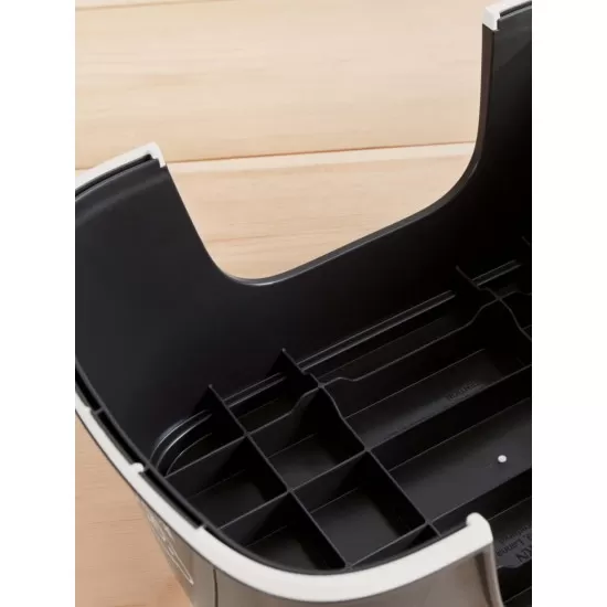 Treapta inaltator pentru baie Step Stool Black/White BabyBjorn Treapta inaltator pentru baie Step Stool Black/White BabyBjorn
